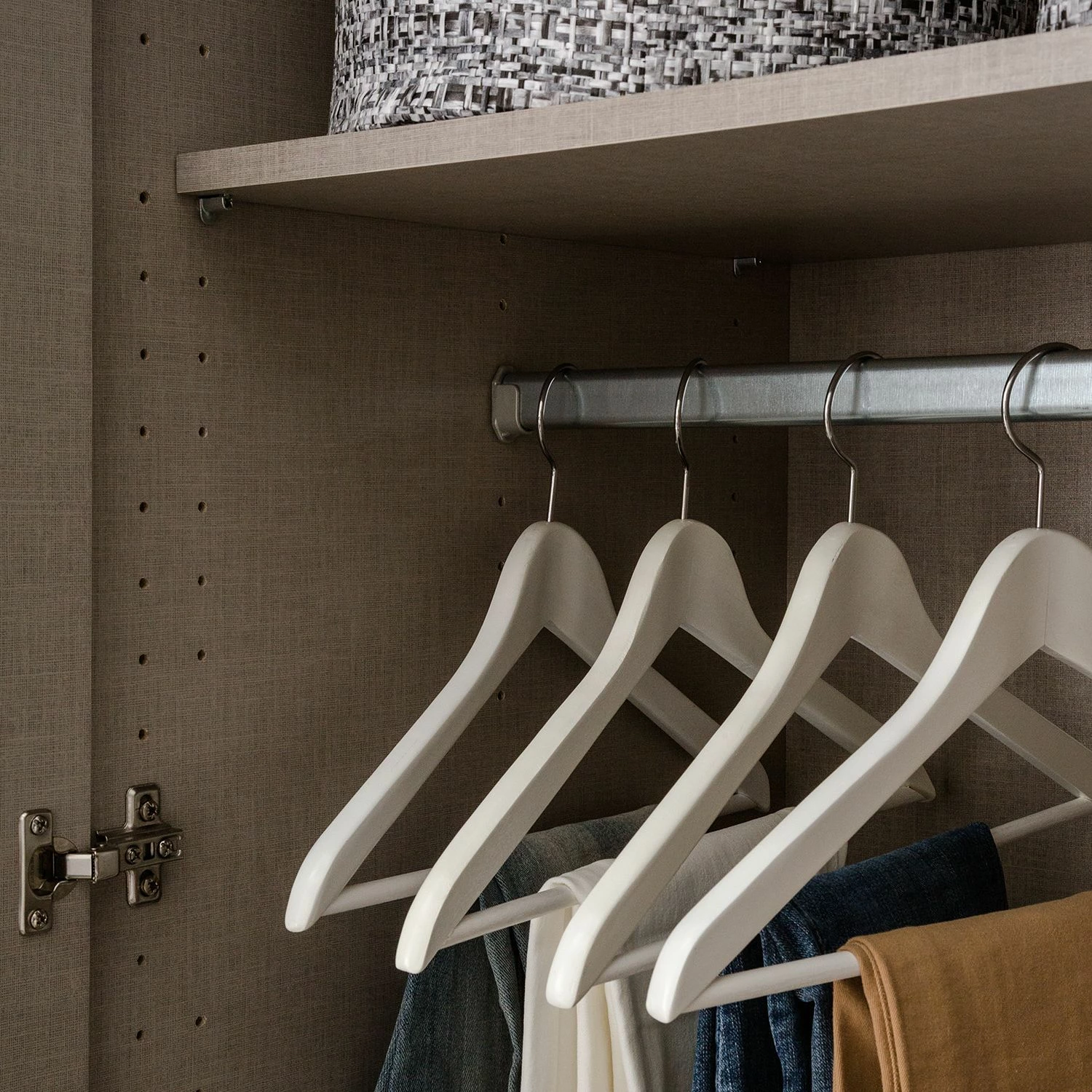 Drehtürenschrank KiYDOO Landhaus II - Höhe: 210 cm - Breite: 136 cm – Bild 4