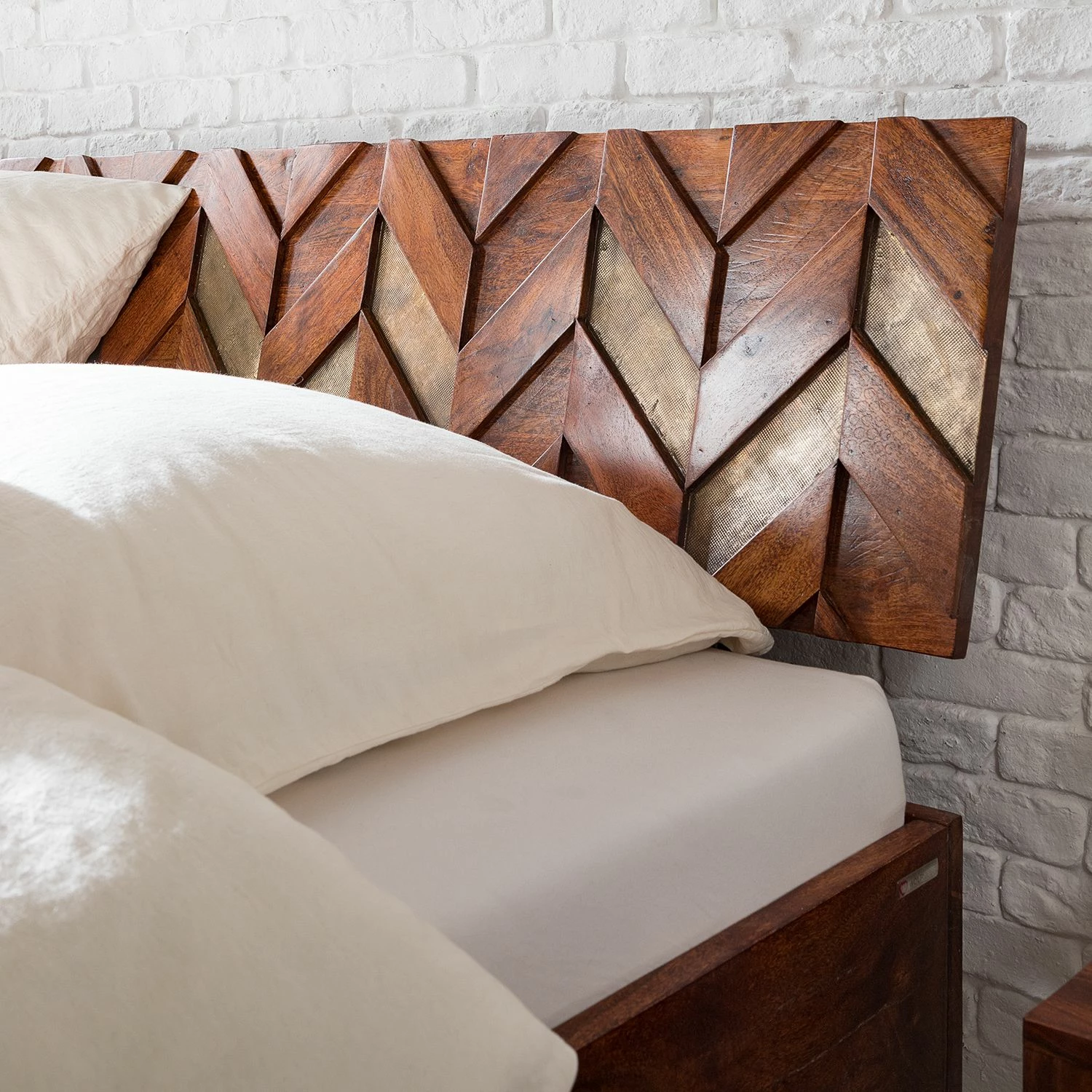 Ars manufacti Massivholzbett Yao - Akazie massiv / Metall - Akazie / Gold – Bild 8