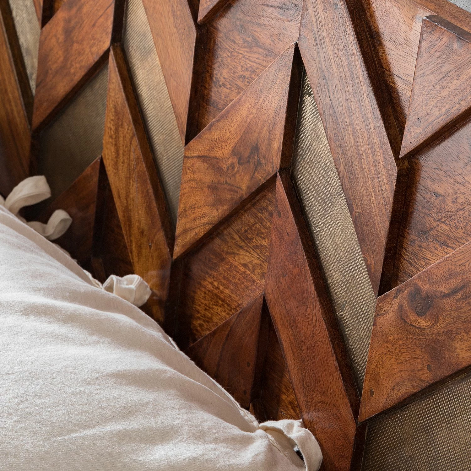 Ars manufacti Massivholzbett Yao - Akazie massiv / Metall - Akazie / Gold – Bild 9