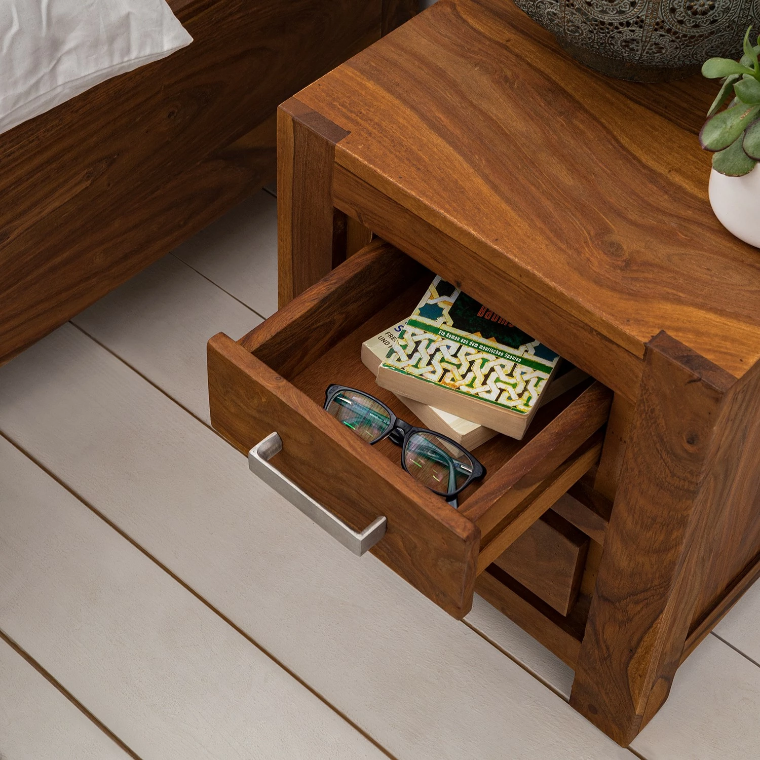 Ars Natura Nachttisch Ohio - Sheesam massiv – Bild 8