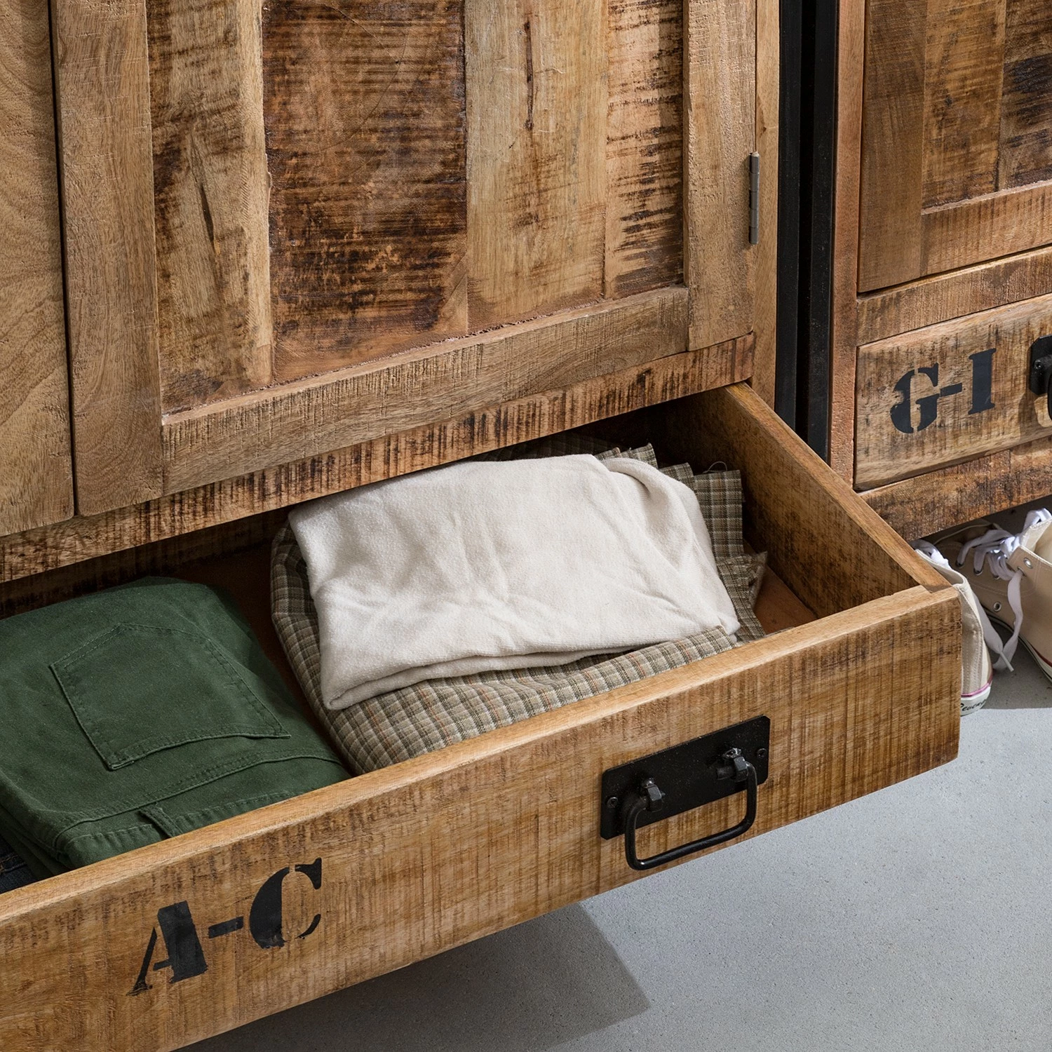 Drehtürenschrank Iron II - 3 türig – Bild 12