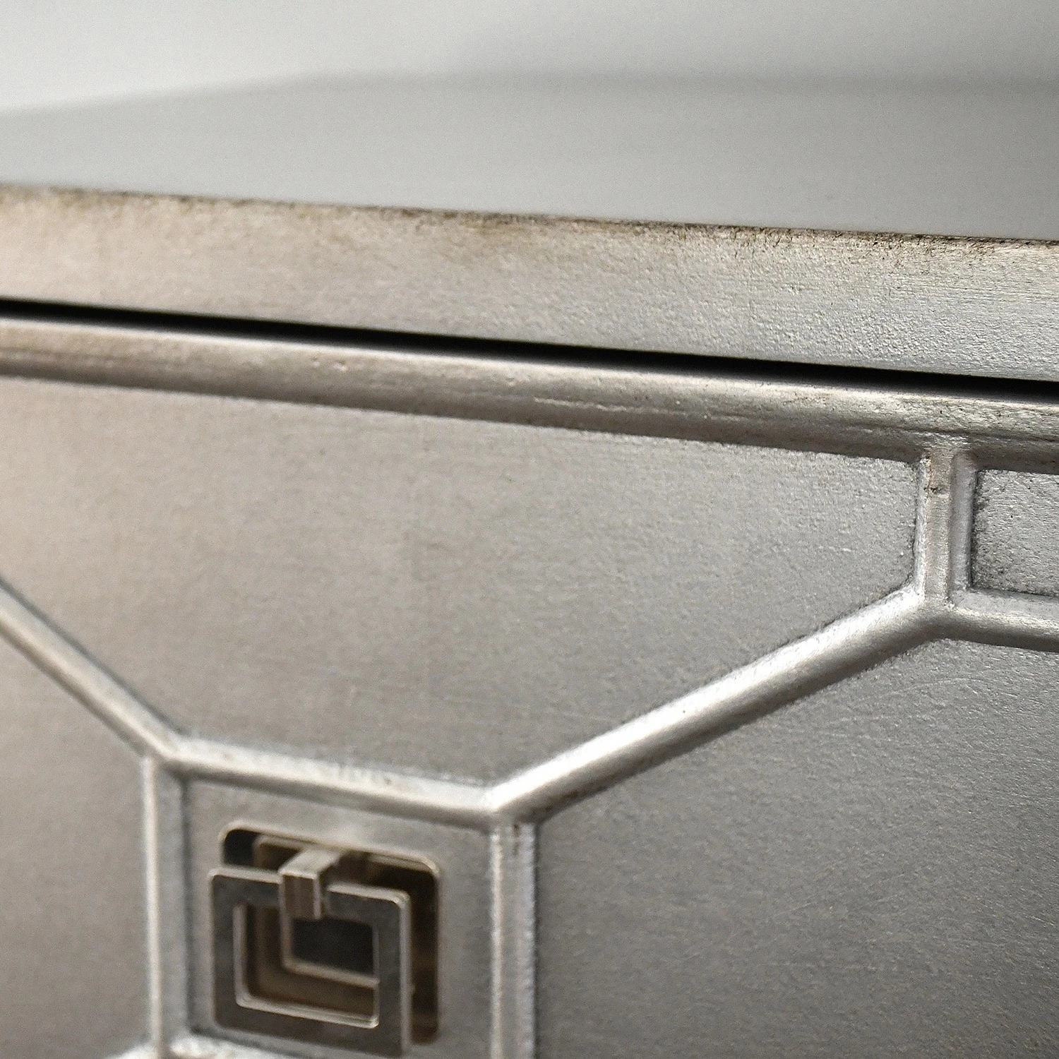 Red Living Kommode Thoury - Matt Silber – Bild 7