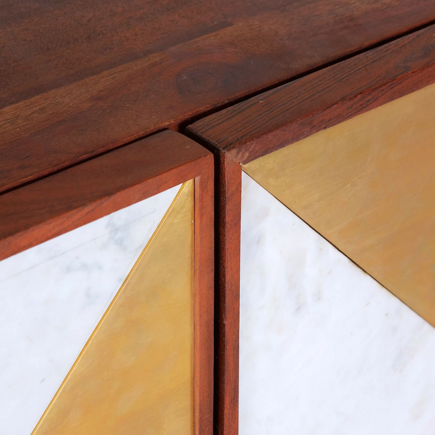 Red Living Kommode Aulnoy - Akazie massiv / Metall - Akazie / Messing – Bild 4